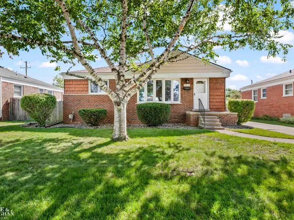 27418 Grant St, Saint Clair Shores, MI 48081