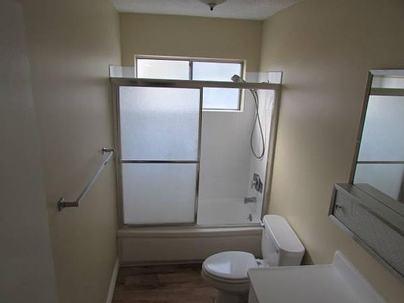 5th image of 8444 Parkway Dr