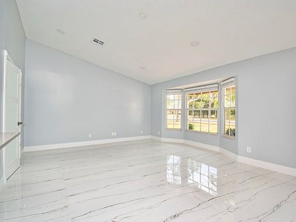 5th image of 14193 80th Ln N