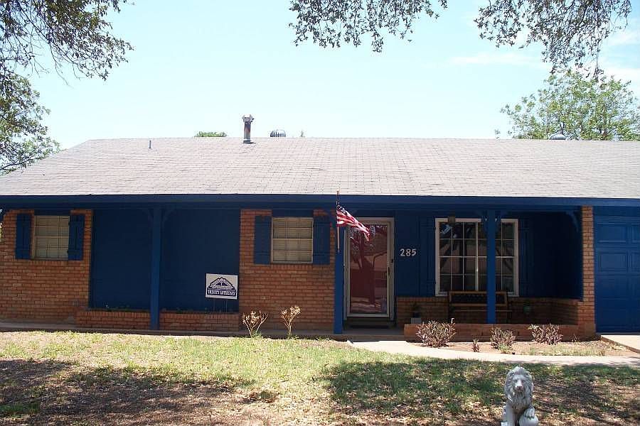 1st image of 285 Twin Oaks Dr