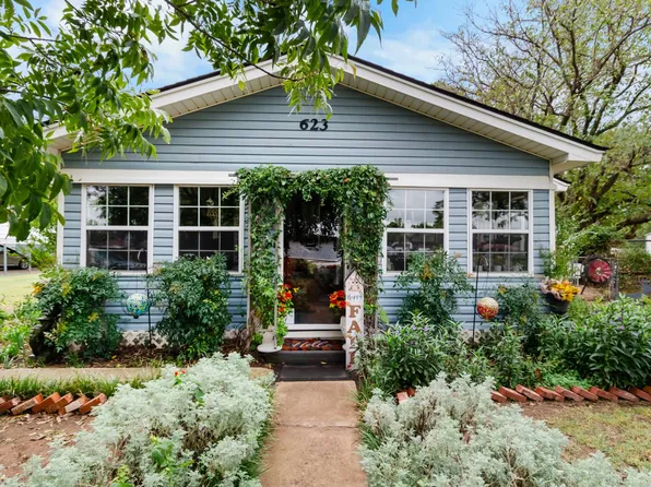 623 W 4th St, Grandfield, OK 73546