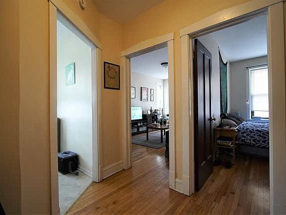 3rd image of 3112 N Haussen Ct