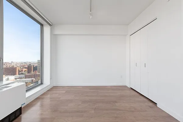 Rented by Greystar | media 8