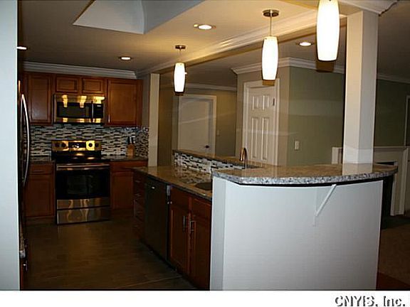 5th image of 308 Standish Dr