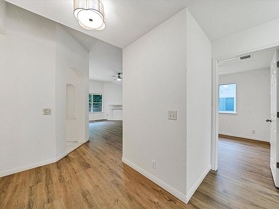4th image of 1707 Primrose Ln