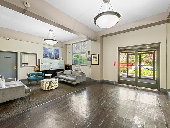 4th image of 5000 Woodbine Ave #1726184