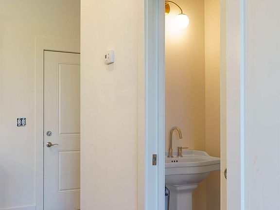 5th image of 829 S Greenwood Ave #105