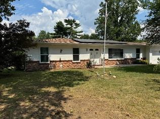 1019 Hawthorn St, Carthage, MO 64836