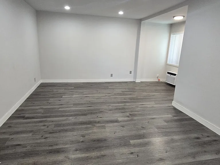4954 Hazeltine Ave. — Photo 6