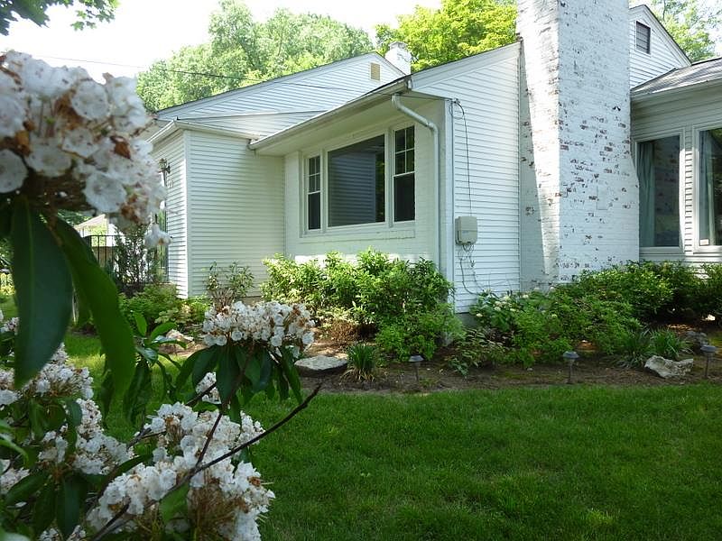 1st image of 23 Colony Dr E