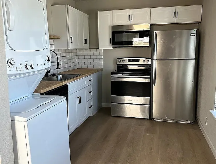 1142 Magnolia St — Photo 2