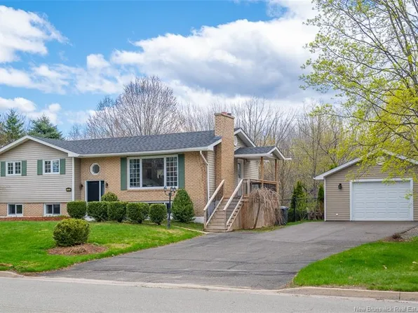 122 Burpee St, Fredericton, NB E3A 1M5