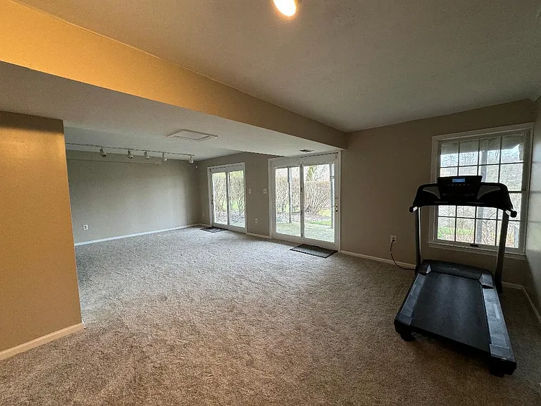 18 E Countryside Dr — Photo 24