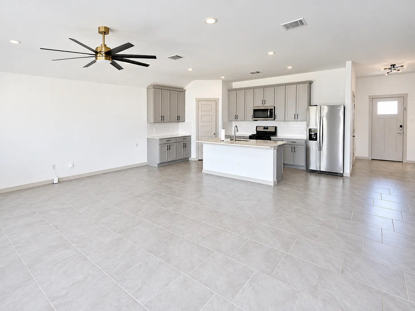 4 bed, 2040 sqft, $2,550 — Photo 2