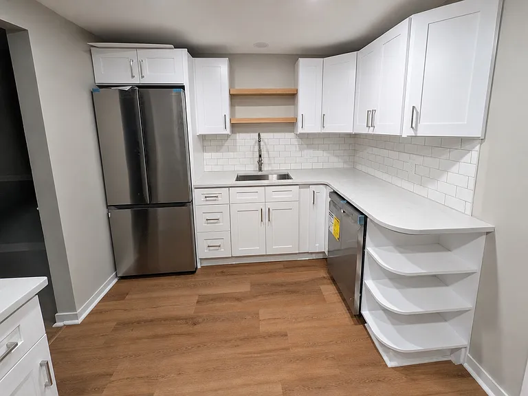 73 Redmond Ave — Photo 2