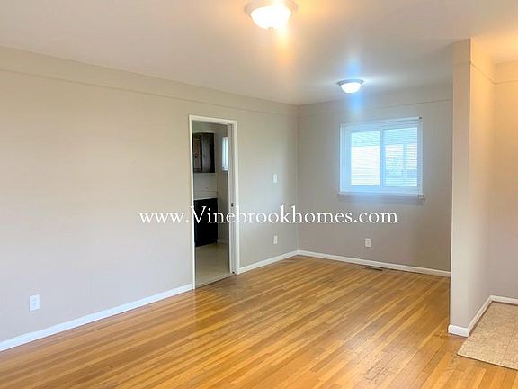 4th image of 550 Travis Dr