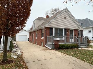 2645 N 71st St, Wauwatosa, WI 53213