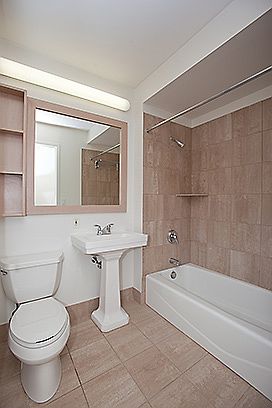 4th image of 561 10th Ave APT 31H