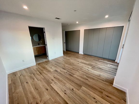 4th image of 1933 N Vista Del Mar Ave #1