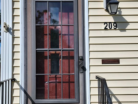 3rd image of 209 Wyoming Ave