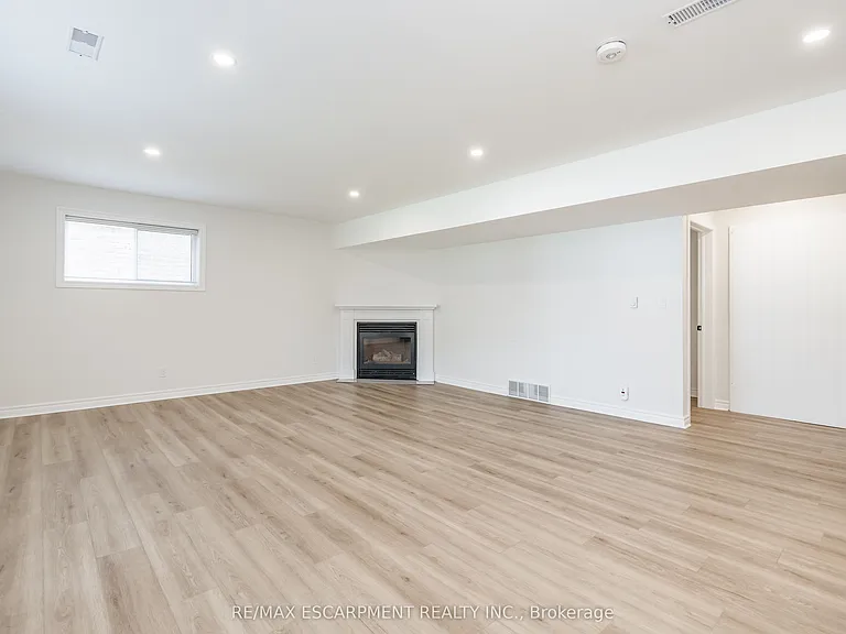 7669 Alpine Dr #LOWER — Photo 8