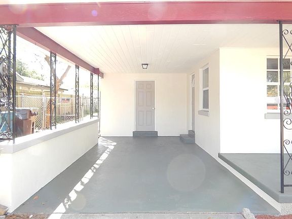 4th image of 310 Townsend Ave