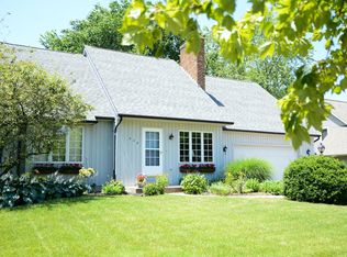 938 Pioneer Ave, Holland, MI 49423