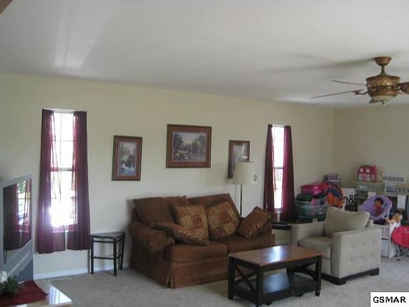 3rd image of 1018 Towns View Dr