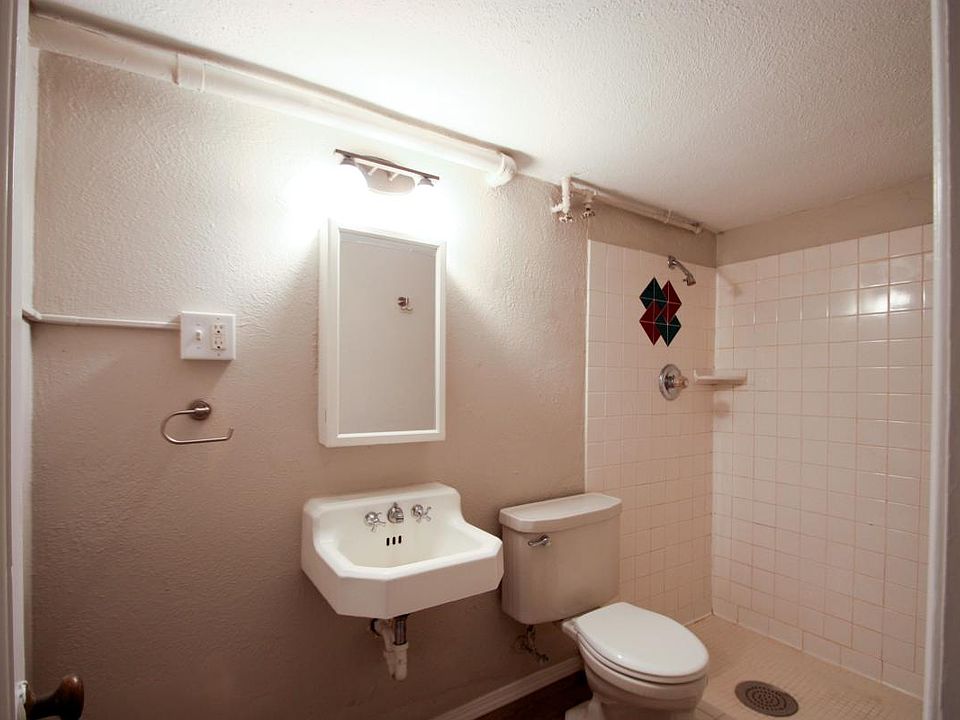 1st image of 805 Glencoe St #803