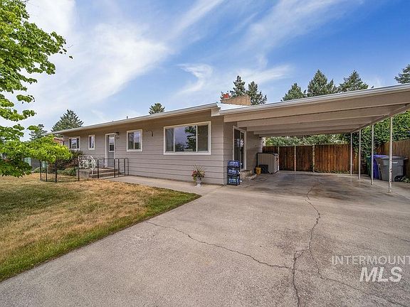 2nd image of 2621 Willow Dr