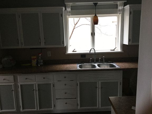 3rd image of 925 Ashland Ct