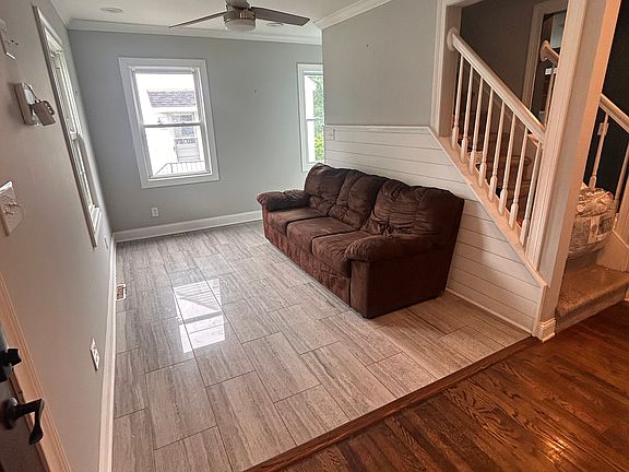 3rd image of 404 W Chestnut St
