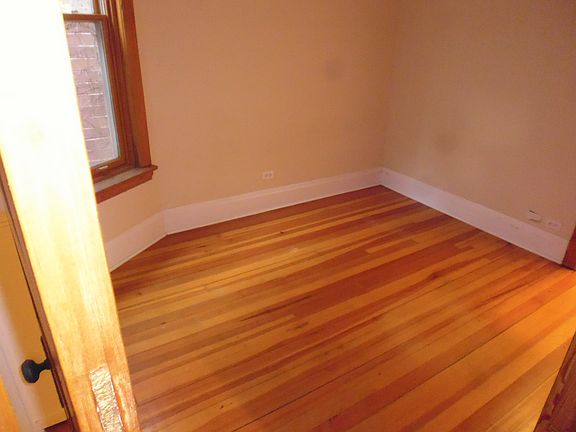 3rd image of 3651 N Greenview Ave