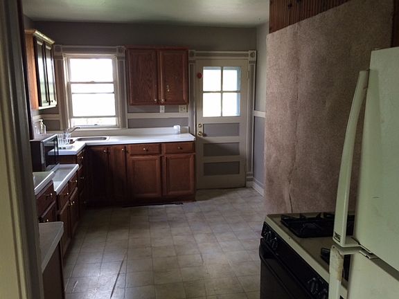 5th image of 114 N 4th St APT B
