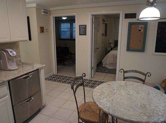 3rd image of 6148 N McVicker Ave #1