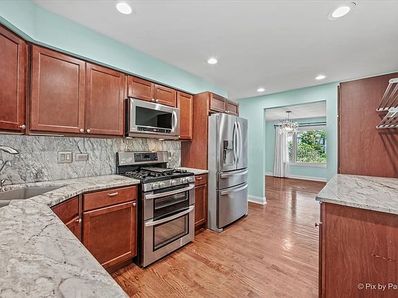 2nd image of 858 Shorewood Dr