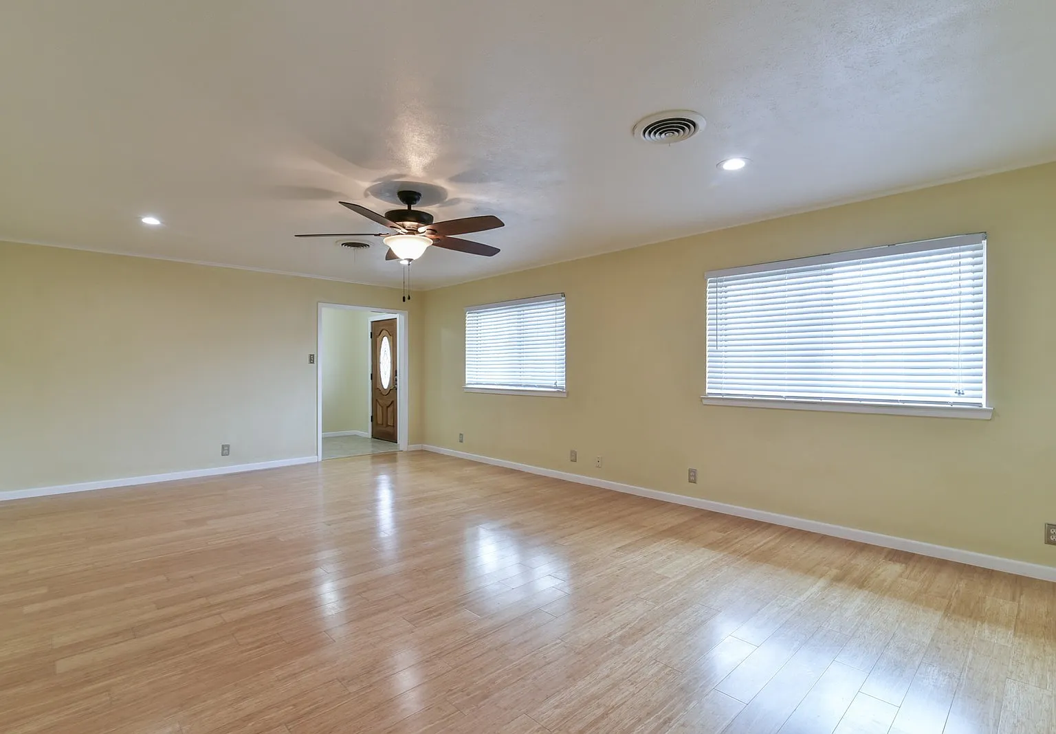 Huge Corner Lot in Trendy West Fort Worth Neighborhood — Photo 2