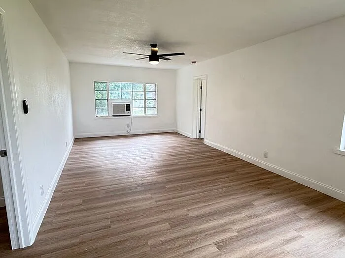 165 E Pomelo St — Photo 2
