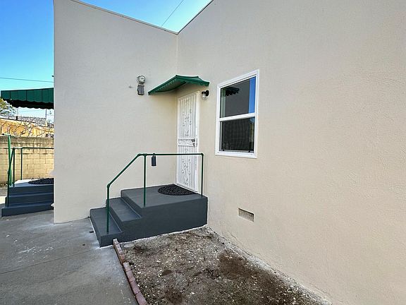 2nd image of 316 1/2 E Glendon Way