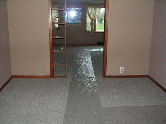4th image of 5035 College St