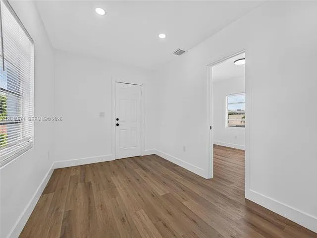 1900 SW 6th St — Photo 8
