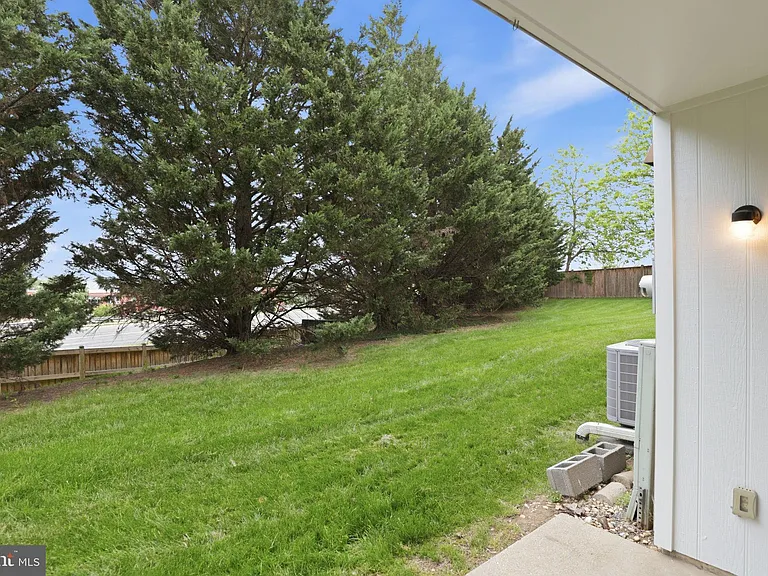 119 Fort Evans Rd SE #B — Photo 26
