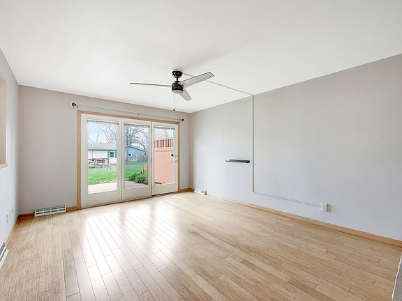 3rd image of 20 Waunona Woods Ct