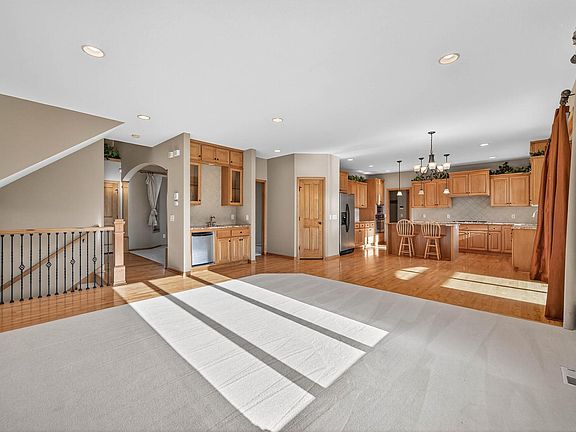 4th image of 10803 Jersey Dr N