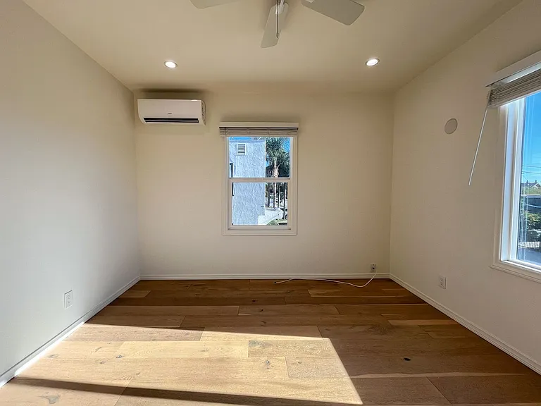 2202 S Bronson Ave — Photo 18