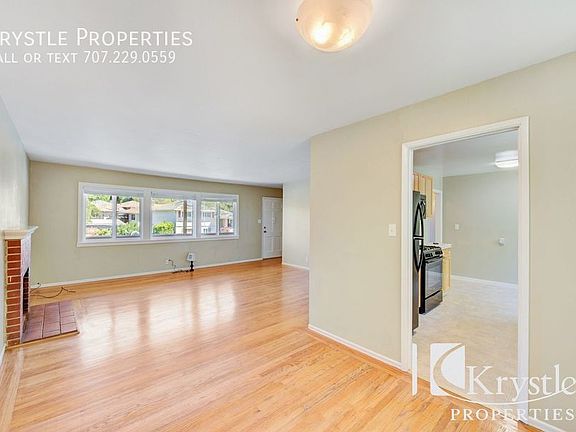 5th image of 1813 Redwood St