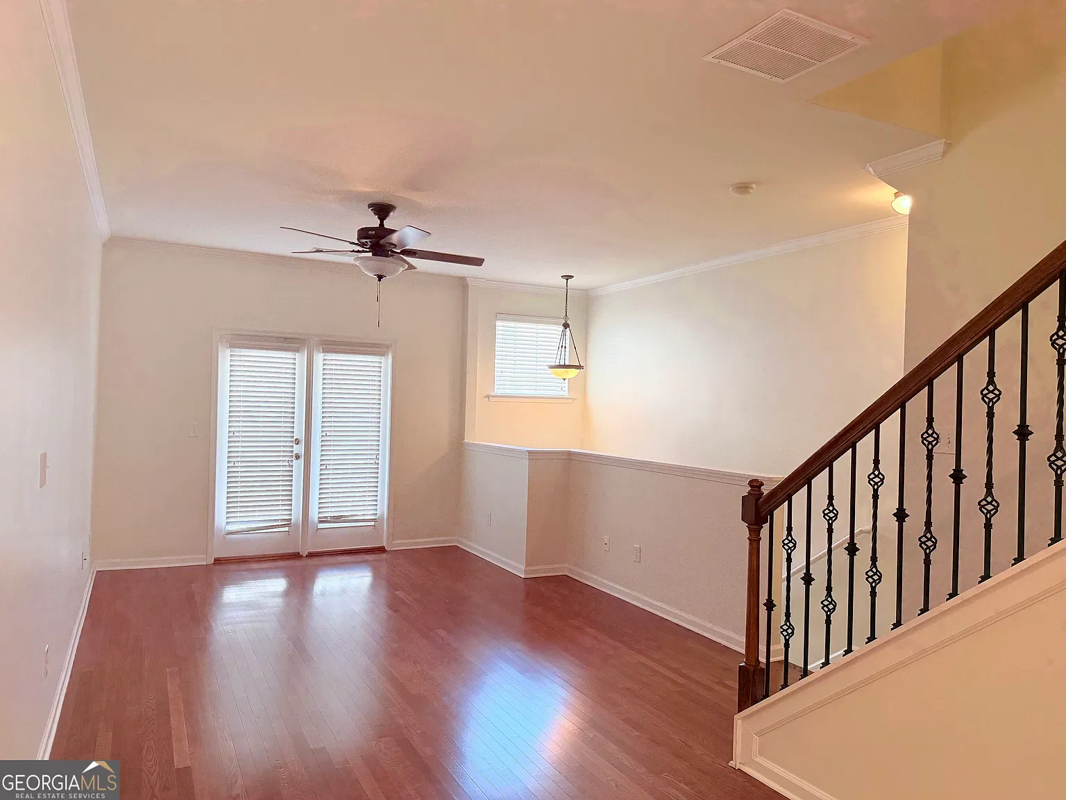 3 bed, 3.5 bath, 1824 sqft, $2,575 — Photo 2