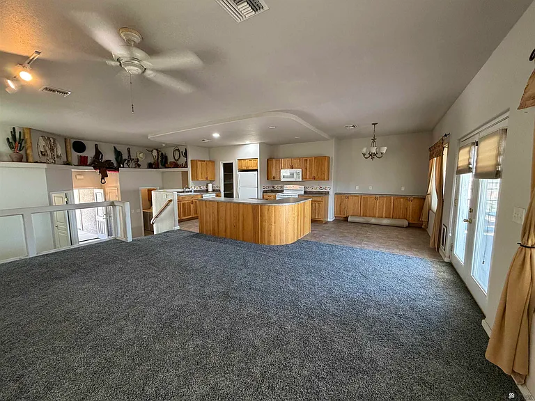 12598 E 46th Dr — Photo 3