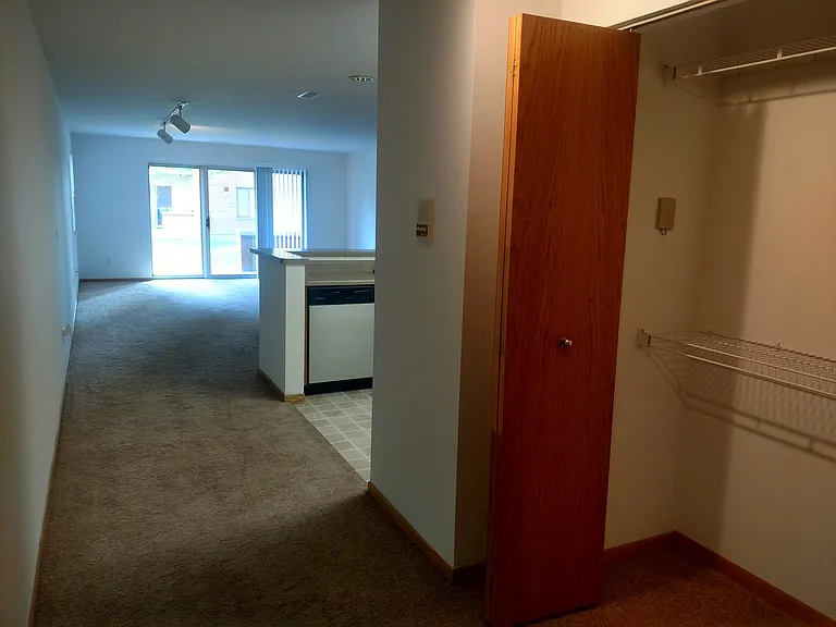 Riverwalk Apartments — Photo 40