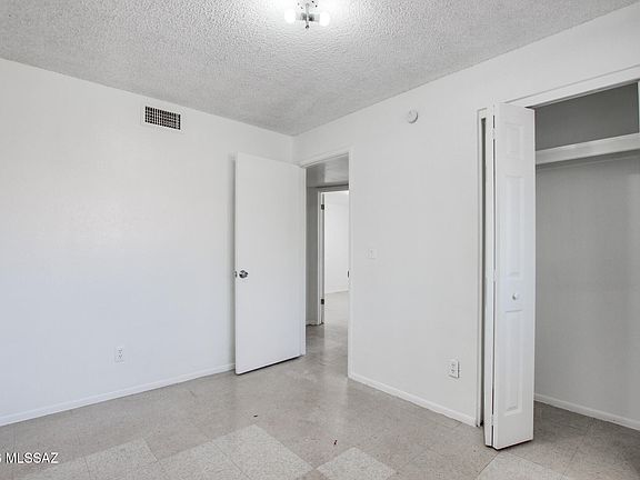 3rd image of 872 W Glenn St